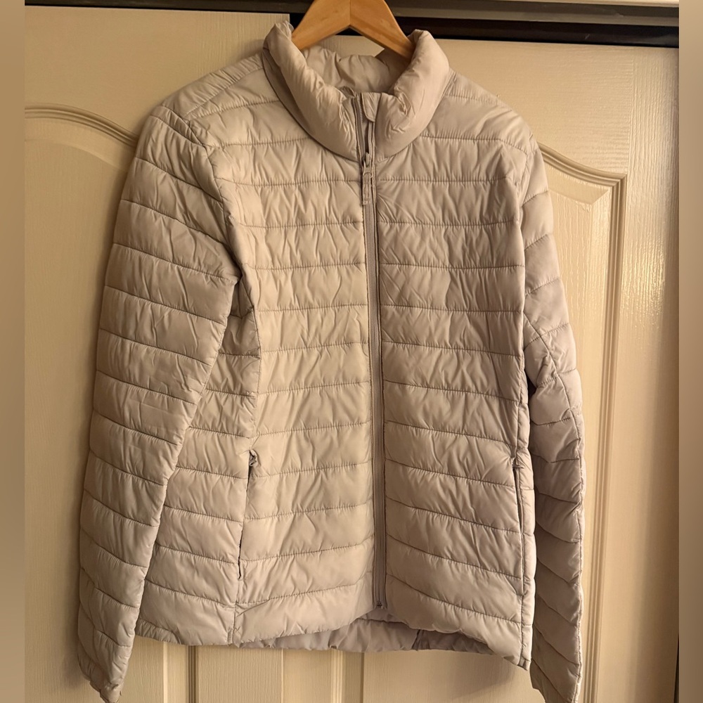 Old Navy Women's Light Beige Puffer Jacket